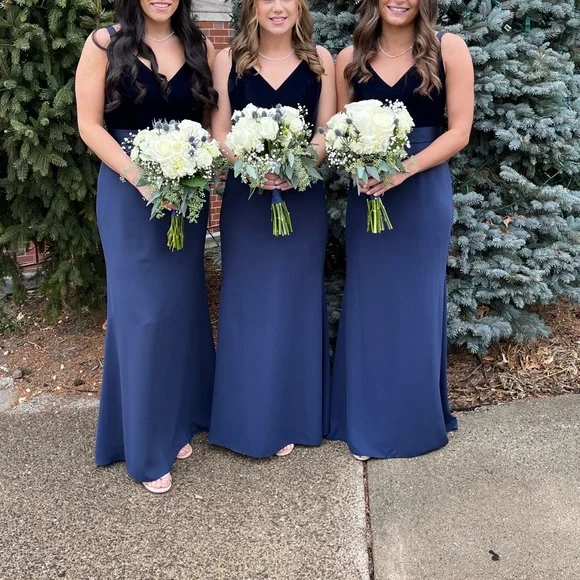 Vera Wang Dress - Picture 2 of 5